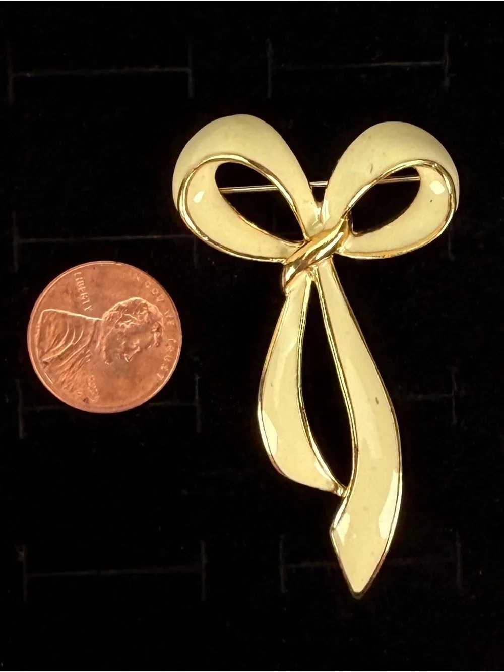 Goldtone Bow Cream Colored Brooch